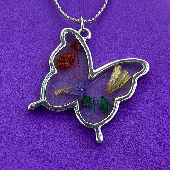 Jewelry - 💛 Classic Nickel Silver Dried Flower Butterfly Pendant Necklace